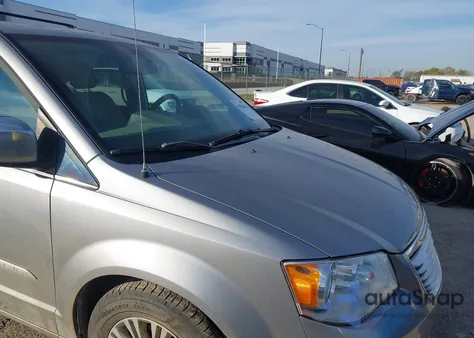 2016 Chrysler Town & Country Touring-L Anniversary Edition z USA, uszkodzony, nr VIN 2C4RC1CG2GR129287